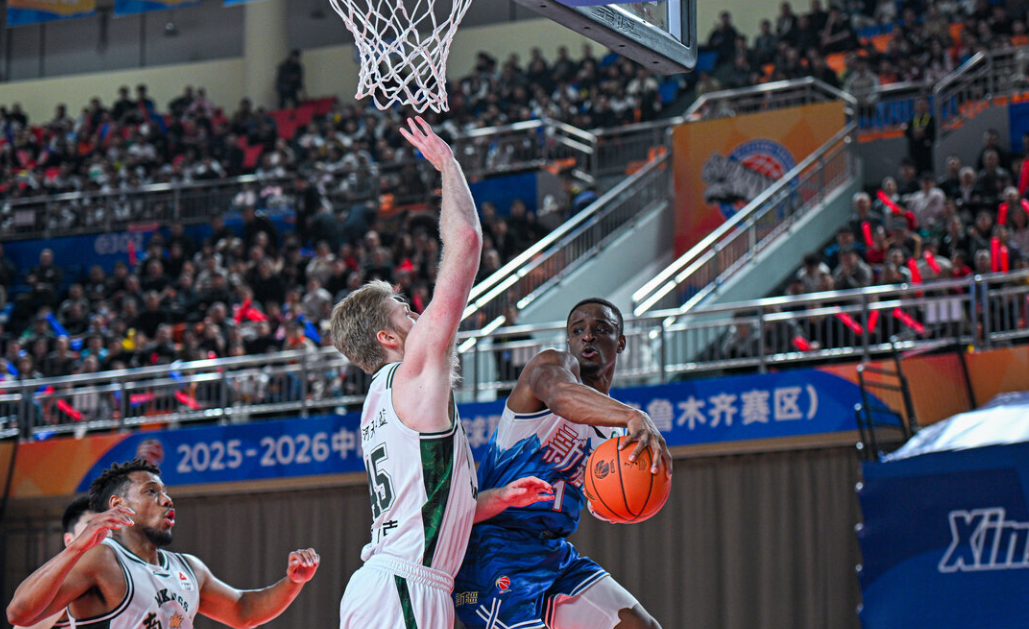 职业焦虑与破局之道:当豪门球队陷入引援迷局 体育新闻