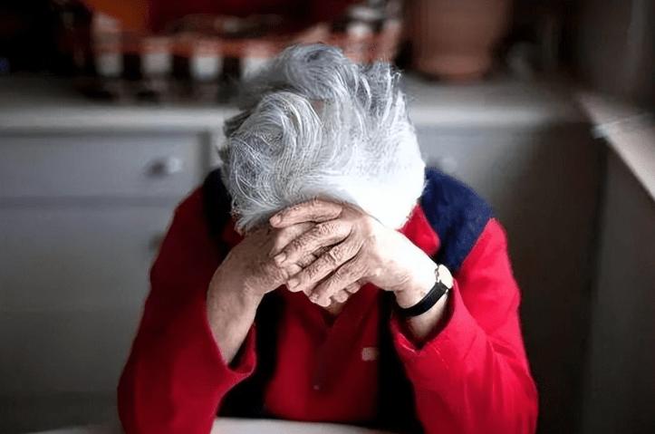  社区理发店藏隐秘消费链；老人情感需求遭精准捕获；高额支出敲响警钟。 新闻 社区理发店藏隐秘消费链；老人情感需求遭精准捕获；高额支出敲响警钟。 新闻 社区理发店藏隐秘消费链；老人情感需求遭精准捕获；高额支出敲响警钟。 新闻