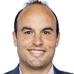 从冲突到冠军:多诺万与贝克汉姆的队长风波,最终化作球队荣耀。 体育新闻 从冲突到冠军:多诺万与贝克汉姆的队长风波,最终化作球队荣耀。 体育新闻