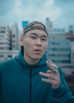  龙虎榜资金博弈观察：机构青睐个股与市场分化并存。 股票财经