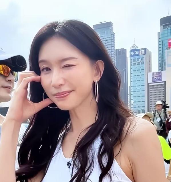  户外运动场景的体态解码：从明星演化逻辑看自律的边际效应 IT技术