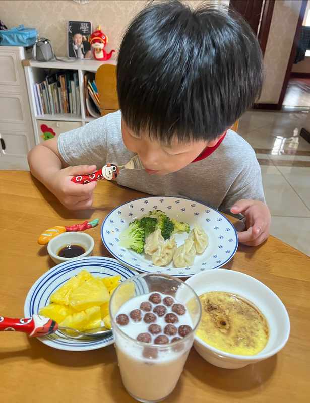 从营养科学到教育边界：重新审视「早餐选择」背后的育儿逻辑