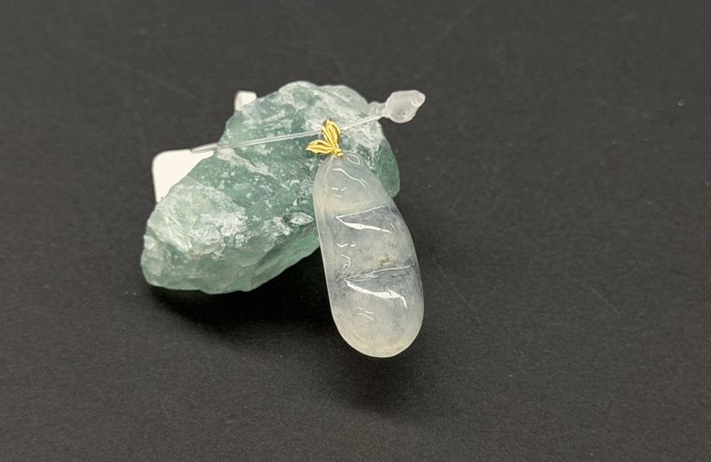  翡翠种水深度解析：晶体结构与透明度的科学关系 时尚用品