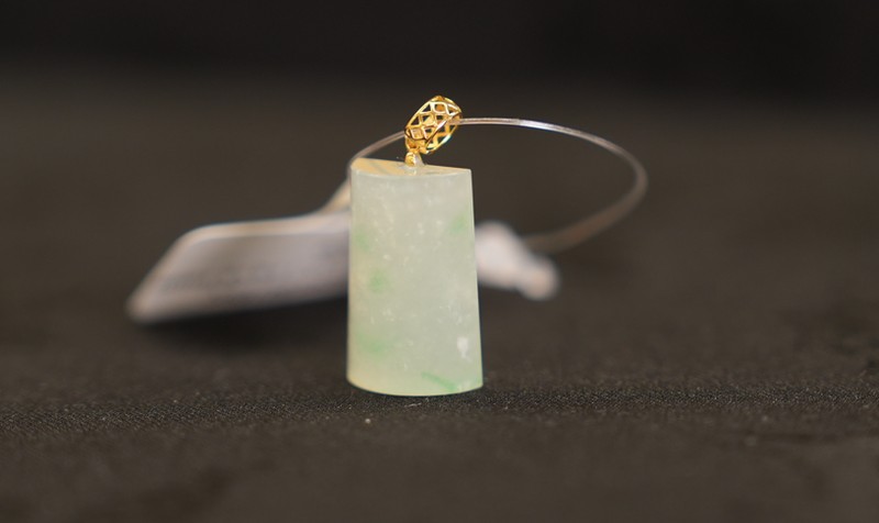  翡翠种水深度解析：晶体结构与透明度的科学关系 时尚用品