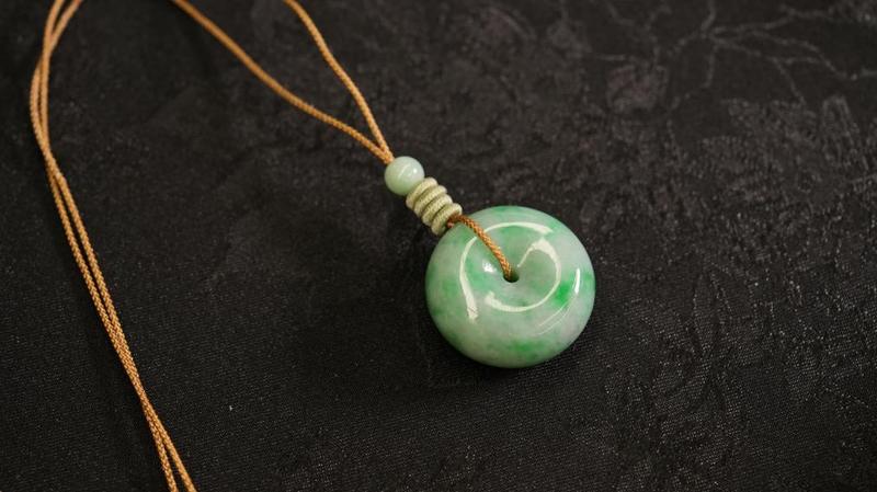  翡翠种水深度解析：晶体结构与透明度的科学关系 时尚用品