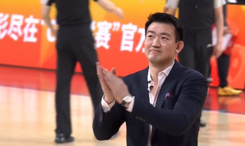  战术复盘！王博罕见夺权事件背后的判罚逻辑与教练情绪管理深层分析 体育新闻