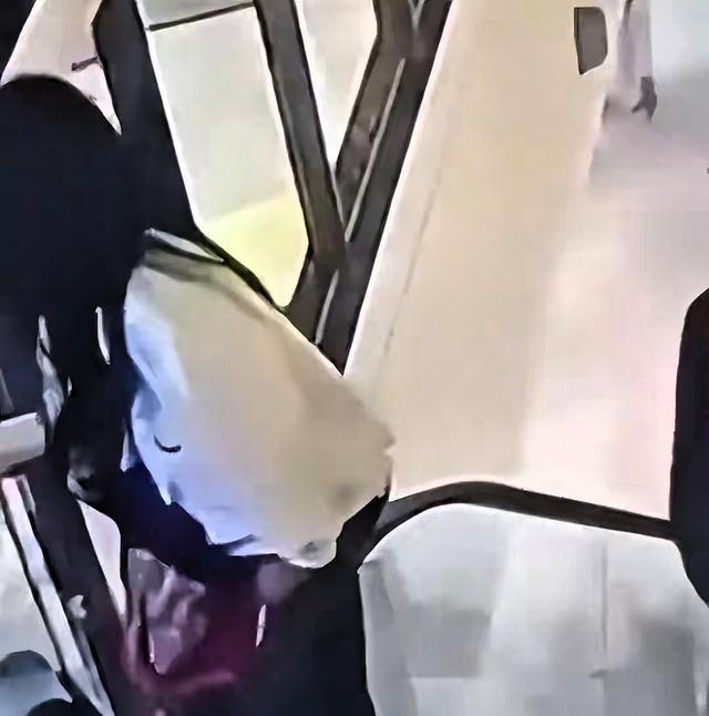  【深度复盘】从长治万达坠亡事件：商业公共空间心理安全干预的制度盲区与破局路径 新闻